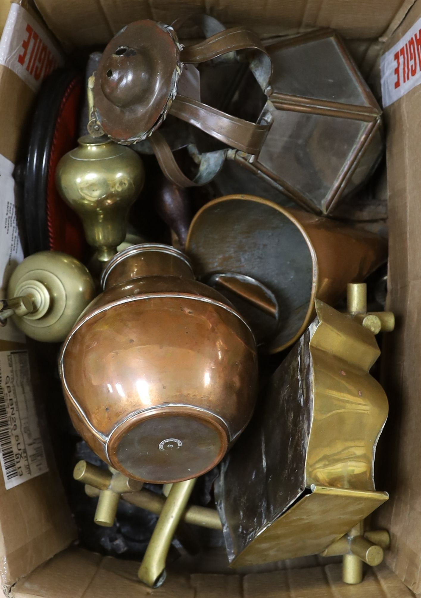 Assorted 19th century and later copper and brassware (1 box)